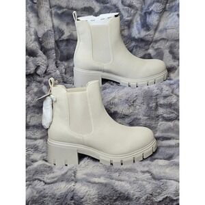 NWB MIA Womens‎ Chelsea Lug Platform Chelsea pull-on boots White Size 8.5